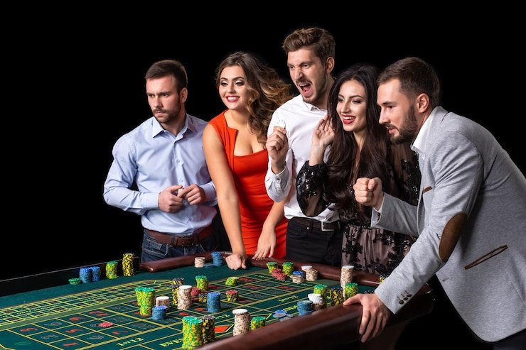 datok168 AduQ table interface showing player cards and betting positions